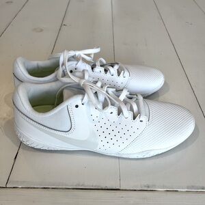 Nike Women's Sideline IV Cheerleading Shoes size 6.5 (like new!)